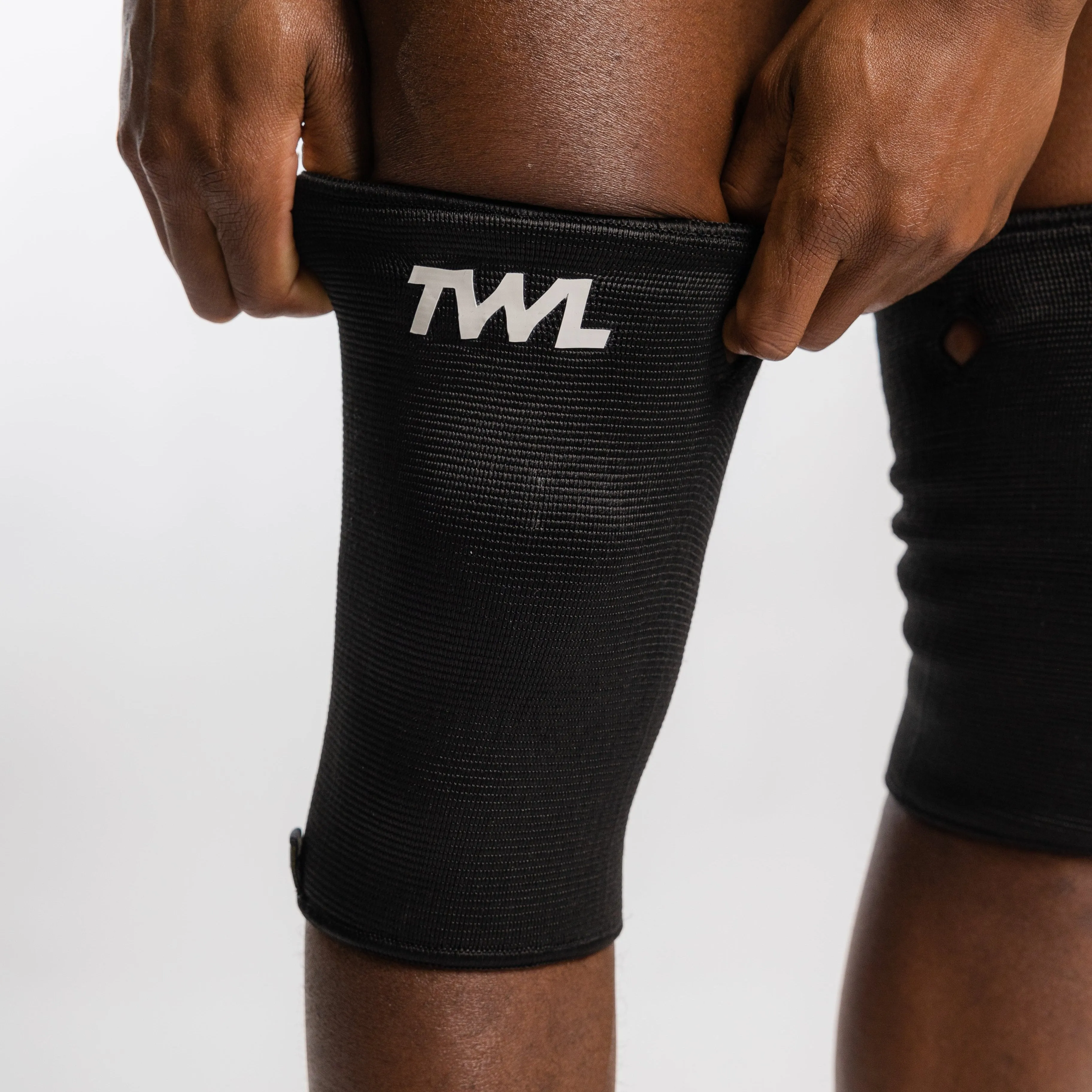 TWL - 4MM KNITTED KNEE SLEEVES - PAIR - BLACK/WHITE